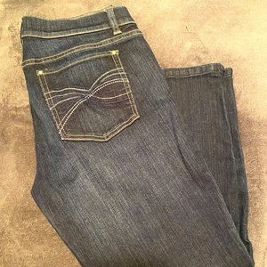 White House Black Market Jean Capri